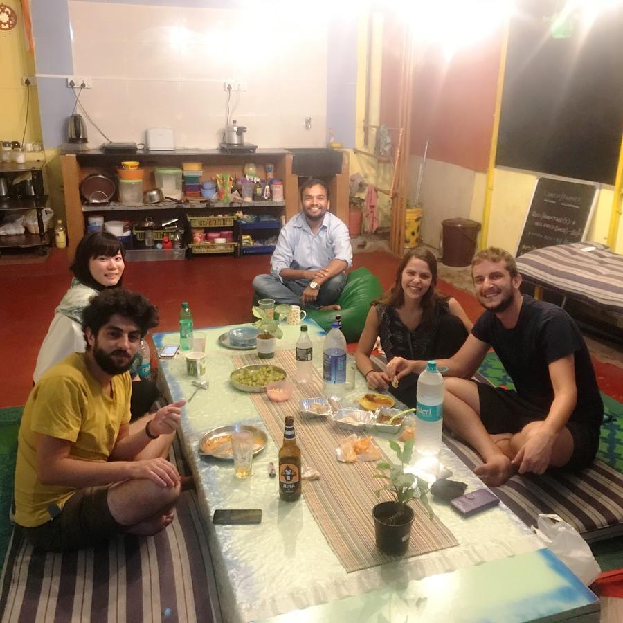 The Little Blue Window Hostel Bangalore Extérieur photo