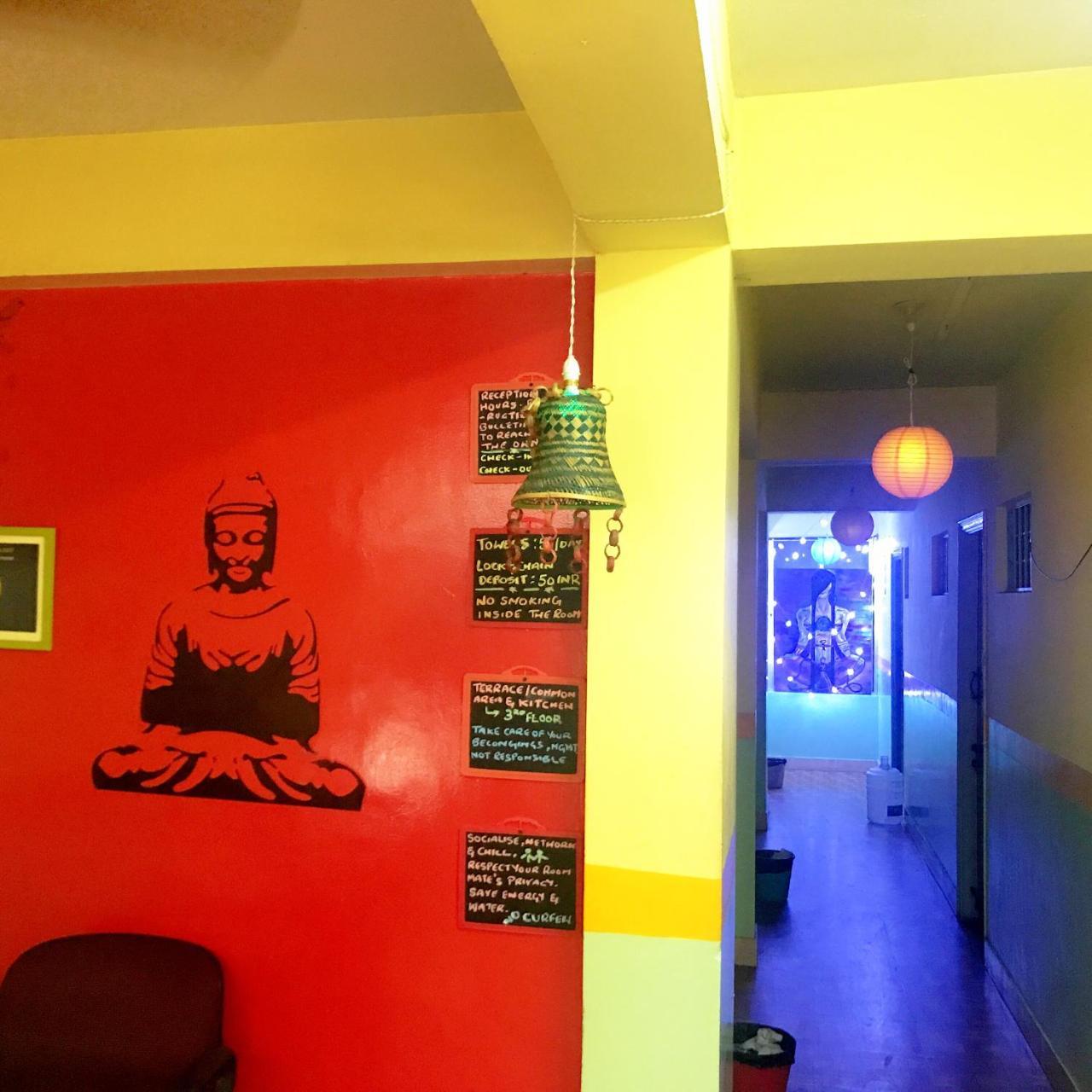 The Little Blue Window Hostel Bangalore Extérieur photo