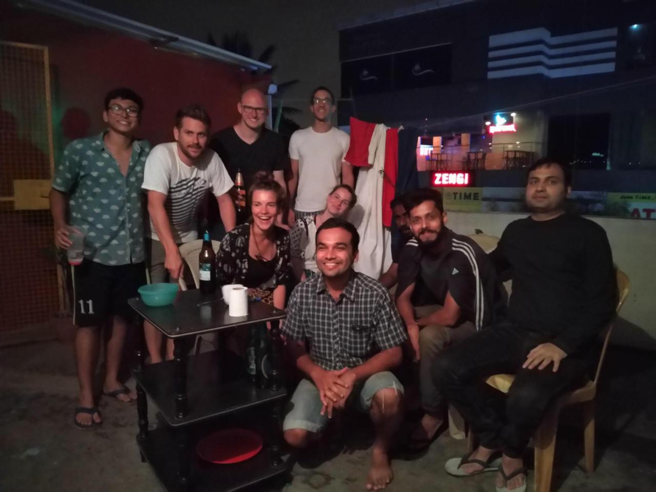 The Little Blue Window Hostel Bangalore Extérieur photo