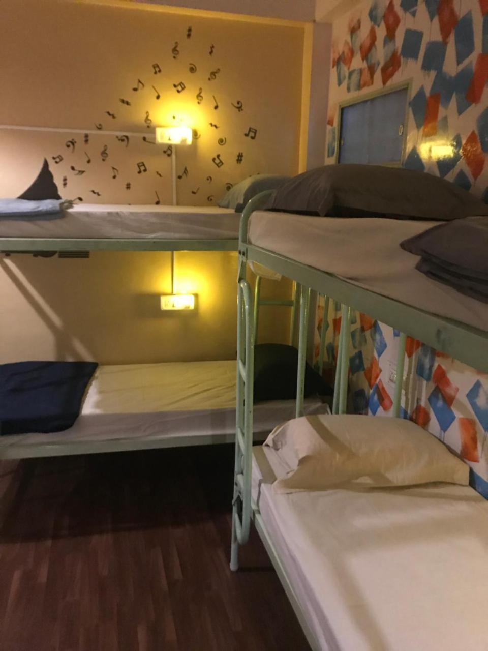 The Little Blue Window Hostel Bangalore Extérieur photo