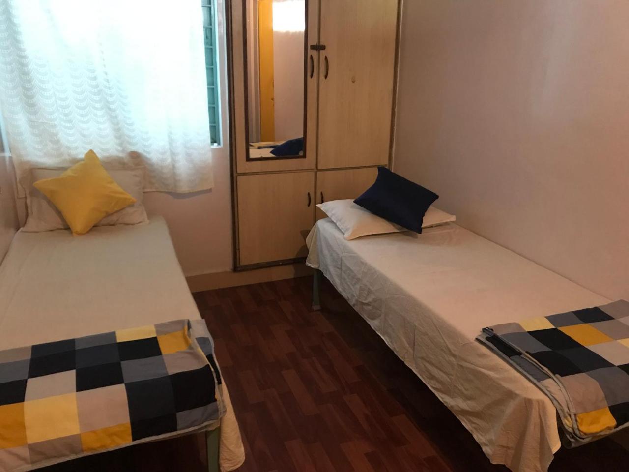 The Little Blue Window Hostel Bangalore Extérieur photo